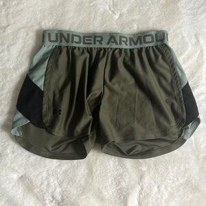 Under Armour Green Shorts Size S